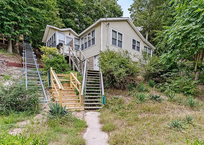 The Bott Cott: Cozy 3-Bedroom Retreat In Grand Haven