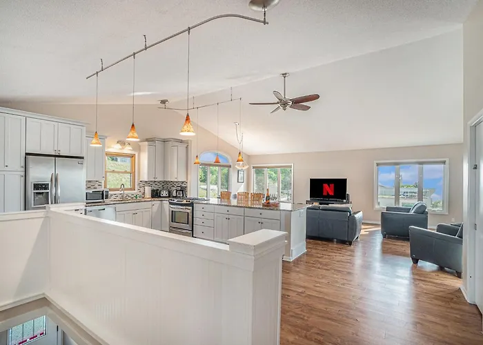 Spacious 4Bdr Blue Haven Cottage In Grand Haven 150