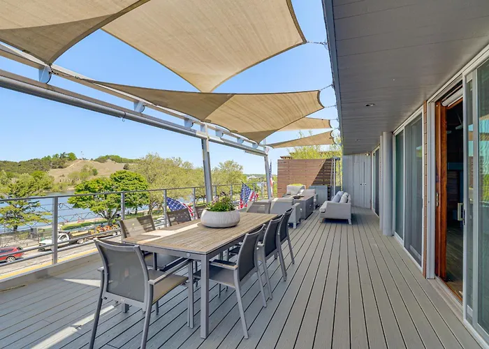Grand Haven Condo W/ Channel View & Dtwn Location